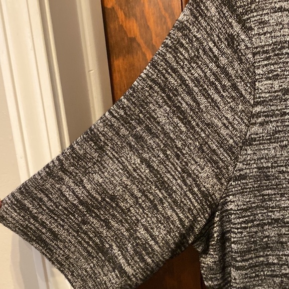 Apt. 9 Elbow length sleeve Top Crewneck - Picture 3 of 4